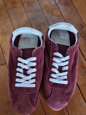Dolce Vita  Burgundy Suede Low-Top Sneakers - Stylish Casual Shoes